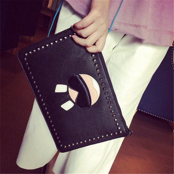 Geanta de mana neagra cu nituri si aplicatie