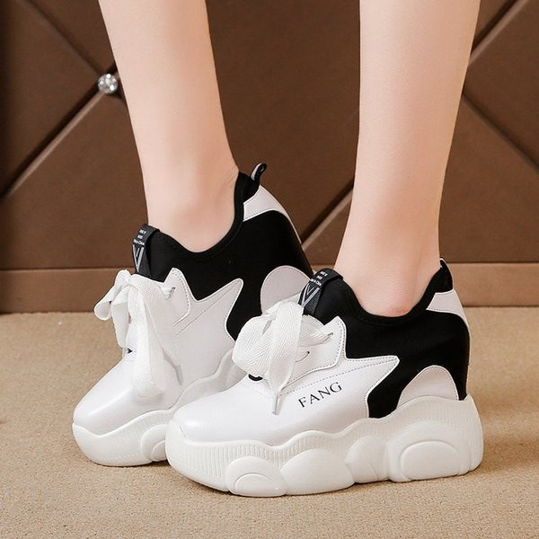 Σύγχρονα γυναικεία αθλητικάπαπούτσια πλατφόρμας  με κορδόνια σελευκό χρώμα