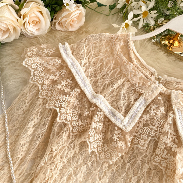 Cămașă de damă din dantelă cu guler în bej, alb și negru