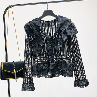 Γυναικεία δαντελένια μπλούζα με λαιμόκοψη σε δύο χρώματα