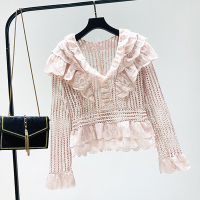 Γυναικεία δαντελένια μπλούζα με λαιμόκοψη σε δύο χρώματα