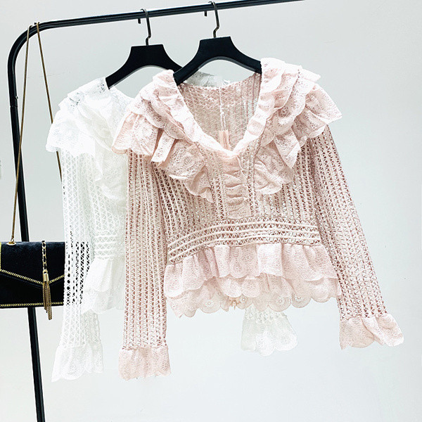 Γυναικεία δαντελένια μπλούζα με λαιμόκοψη σε δύο χρώματα