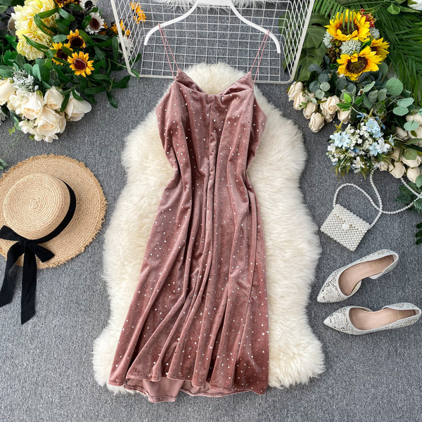 Rochie de dama moderna din catifea cu bretele subtiri