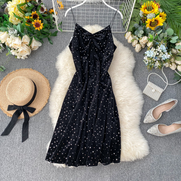 Rochie de dama moderna din catifea cu bretele subtiri