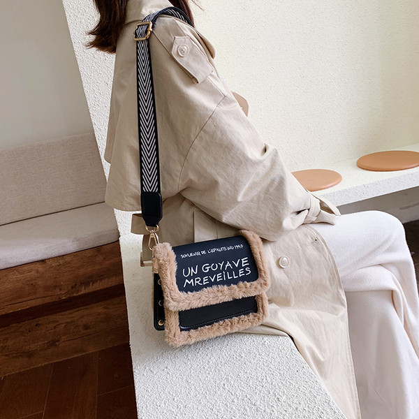 Geanta de dama moderna cu inscriptie si puf in trei culori