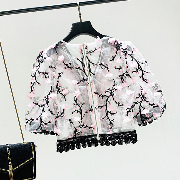 Női csipkeblúz spitz nyakkivágással, két színben