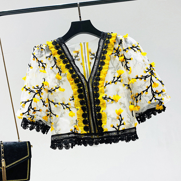 Női csipkeblúz spitz nyakkivágással, két színben