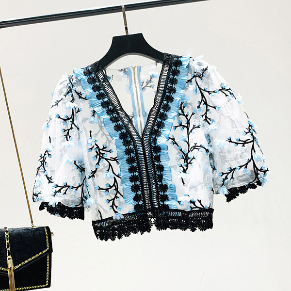 Női csipkeblúz spitz nyakkivágással, két színben