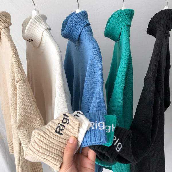 Férfi alkalmi pulóver magas gallérral és feliratokkal több színben