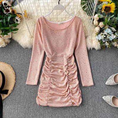 Rochie scurtă de damă elegantă, cu decolteu oval și mâneci lungi în trei culori