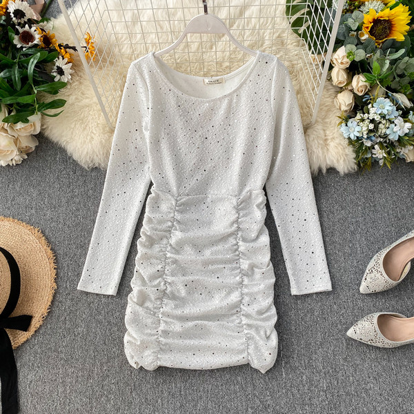 Rochie scurtă de damă elegantă, cu decolteu oval și mâneci lungi în trei culori