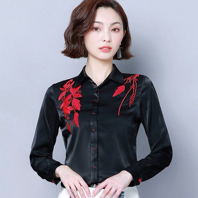 Modern női ing fekete színben, hímzéssel és hosszú ujjal