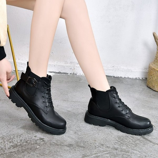 Ghete de dama moderne cu sireturi si catarama in negru si maro