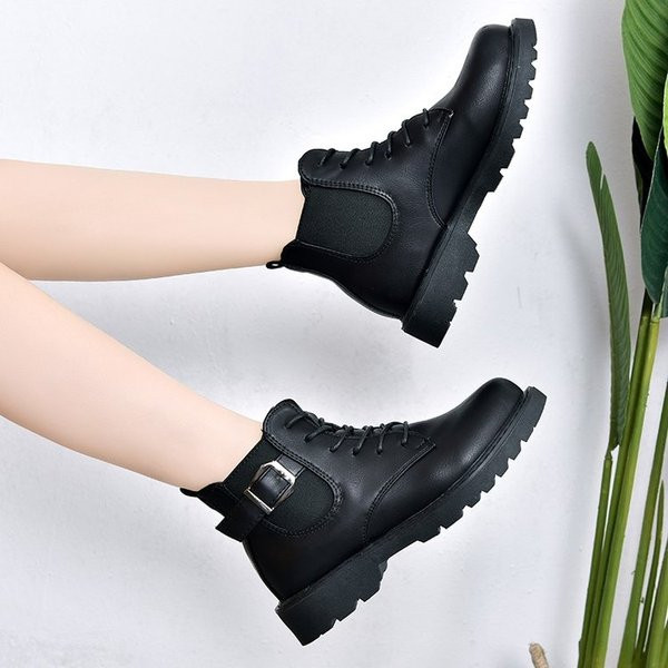 Ghete de dama moderne cu sireturi si catarama in negru si maro