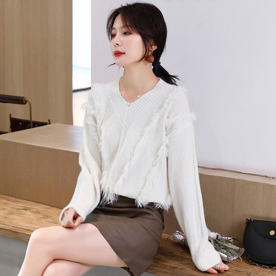 Aktuális női pulóver spitz nyakkivágással, zöld, kék és fehér színekben