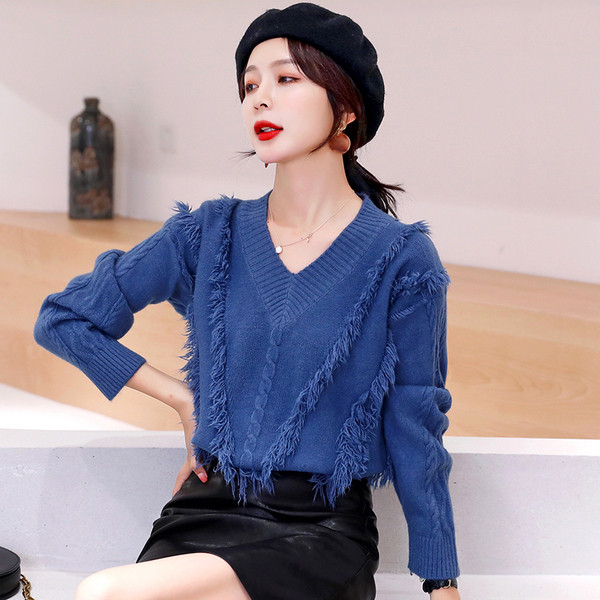 Aktuális női pulóver spitz nyakkivágással, zöld, kék és fehér színekben