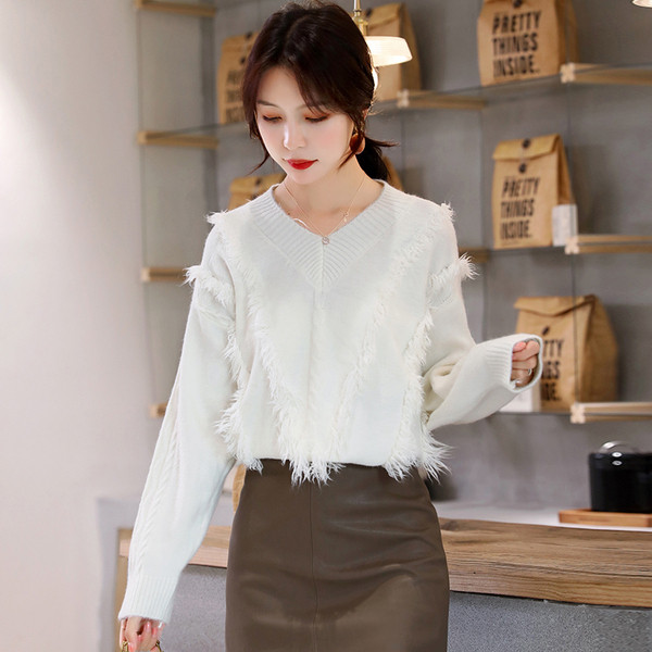 Aktuális női pulóver spitz nyakkivágással, zöld, kék és fehér színekben