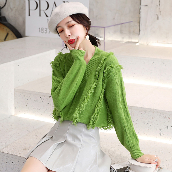 Aktuális női pulóver spitz nyakkivágással, zöld, kék és fehér színekben