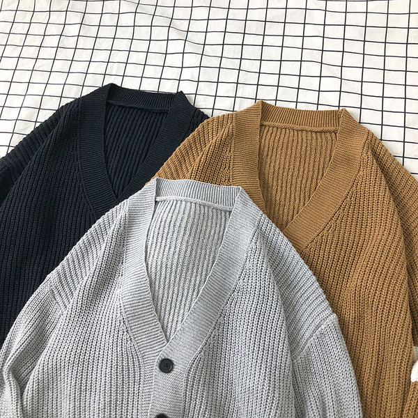 Férfi mellény fekete, barna és szürke gombokkal