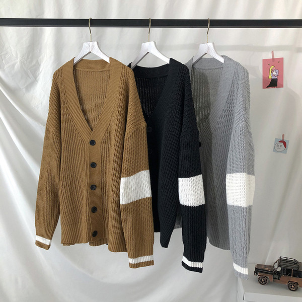 Férfi mellény fekete, barna és szürke gombokkal