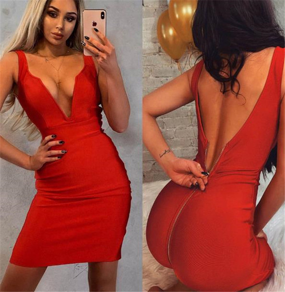 Rochie eleganta de dama cu decolteu adanc in rosu