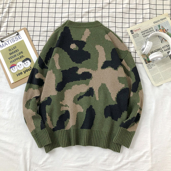 Új modell férfi pulóver felirattal és terepmintás mintával