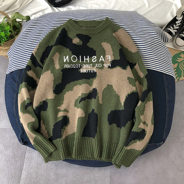 Új modell férfi pulóver felirattal és terepmintás mintával