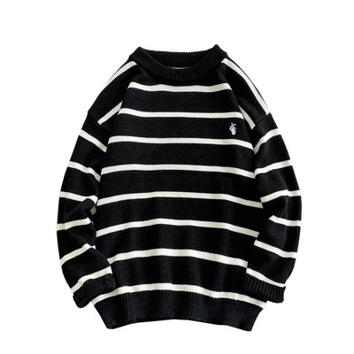 Pulover bărbătesc în dungi cu broderie în trei culori