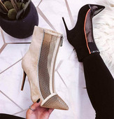 Model elegant de pantofi ascuțit de damă în negru și bej