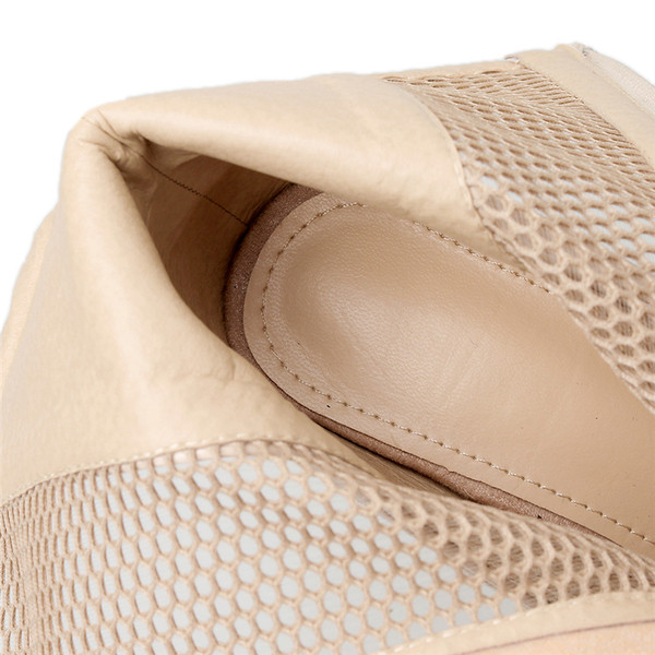 Model elegant de pantofi ascuțit de damă în negru și bej