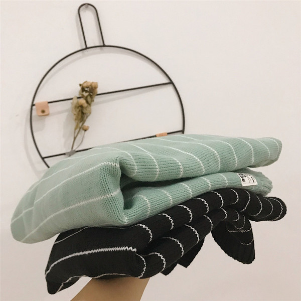 Pulover casual pentru bărbați cu dungi în negru și verde