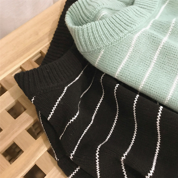 Pulover casual pentru bărbați cu dungi în negru și verde