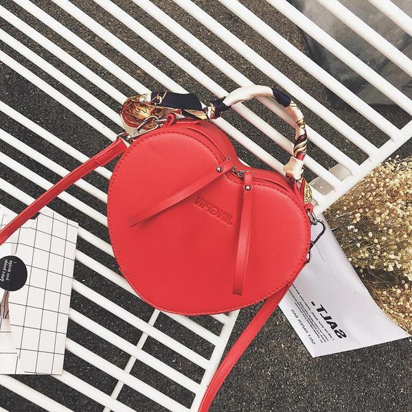 Geanta de dama in forma de inima cu maner scurt si lung