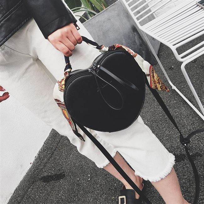 Geanta de dama in forma de inima cu maner scurt si lung