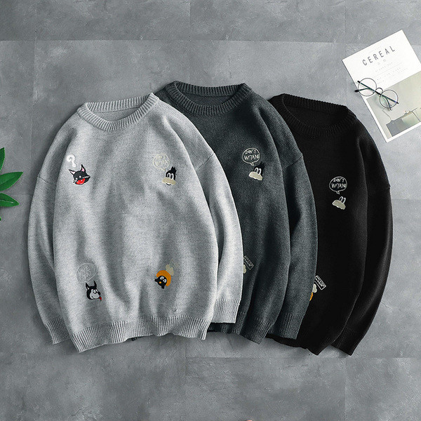 Ανδρικό πουλόβερ  με κεντήματα σε τρία χρώματα