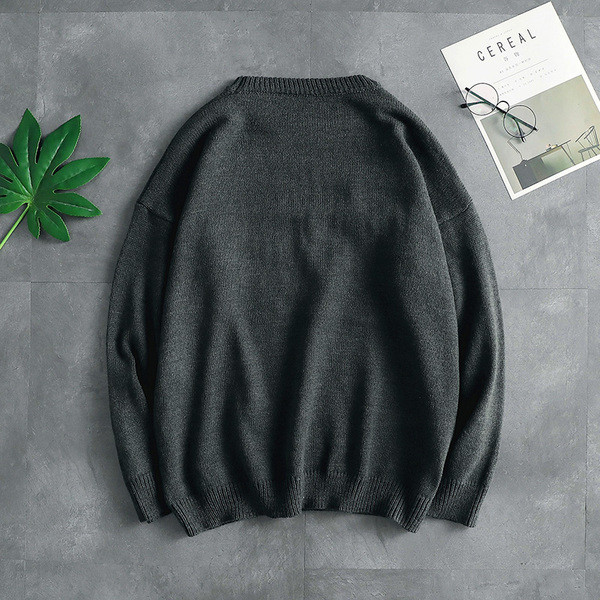 Ανδρικό πουλόβερ  με κεντήματα σε τρία χρώματα