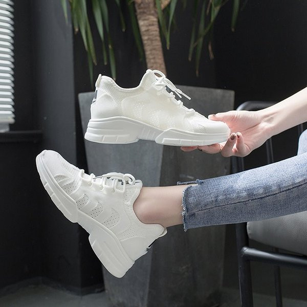 Adidasi moderni de dama cu sireturi si talpa inalta in doua culori