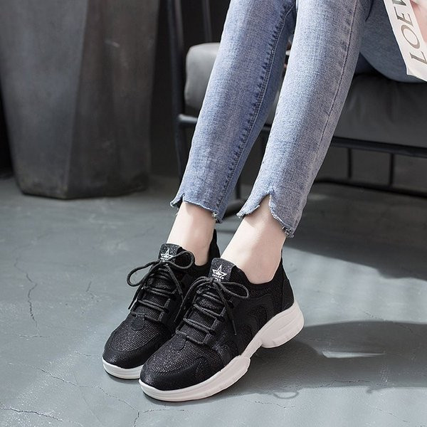 Adidasi moderni de dama cu sireturi si talpa inalta in doua culori