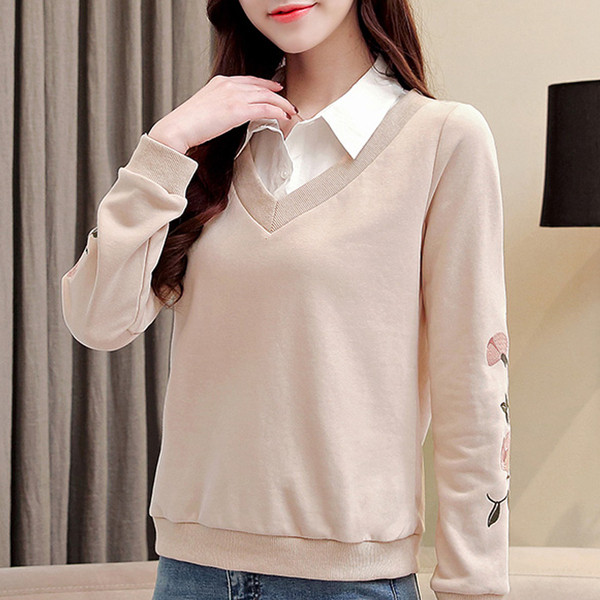 Bluza de dama moderna in doua culori cu broderie si guler clasic