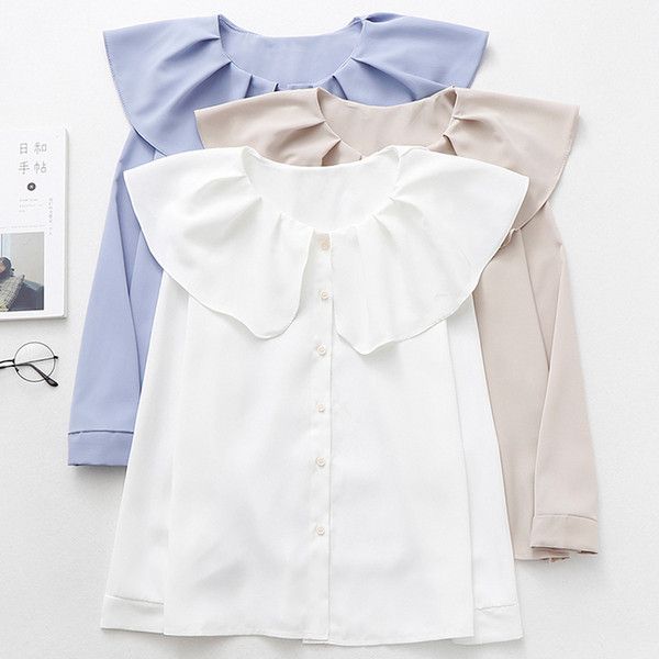 Aktuális női ing három színben ovális nyakkivágással és gombokkal