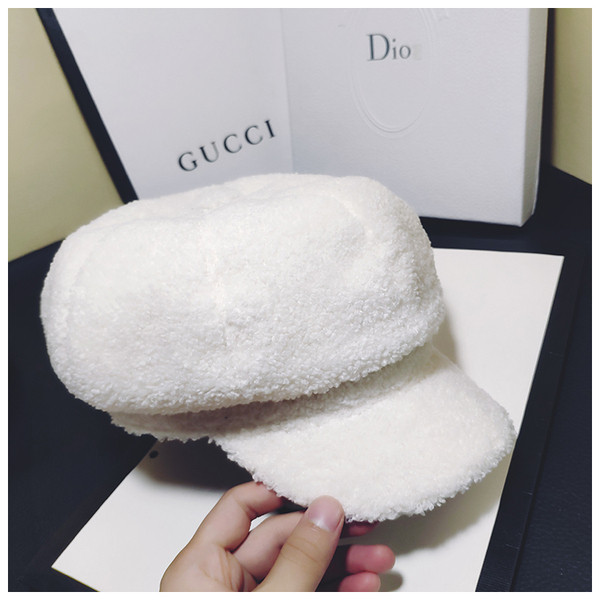 Pălărie de puf pentru femei cu vizor în patru culori