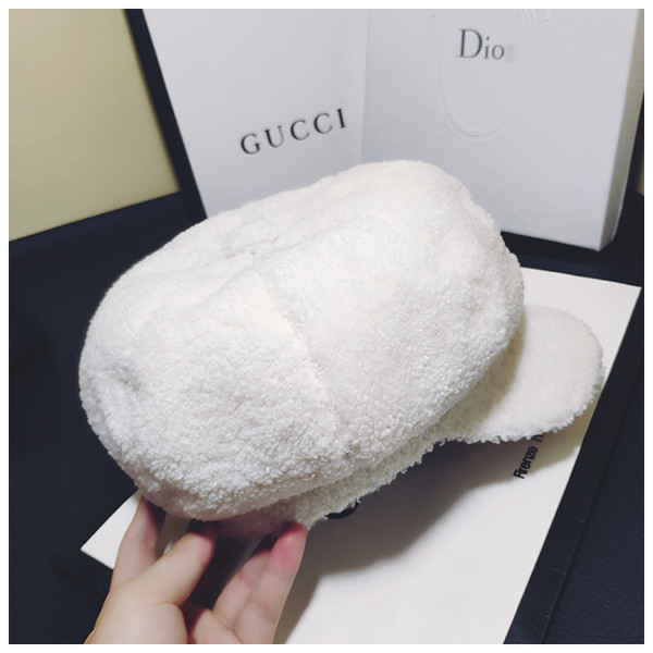 Pălărie de puf pentru femei cu vizor în patru culori