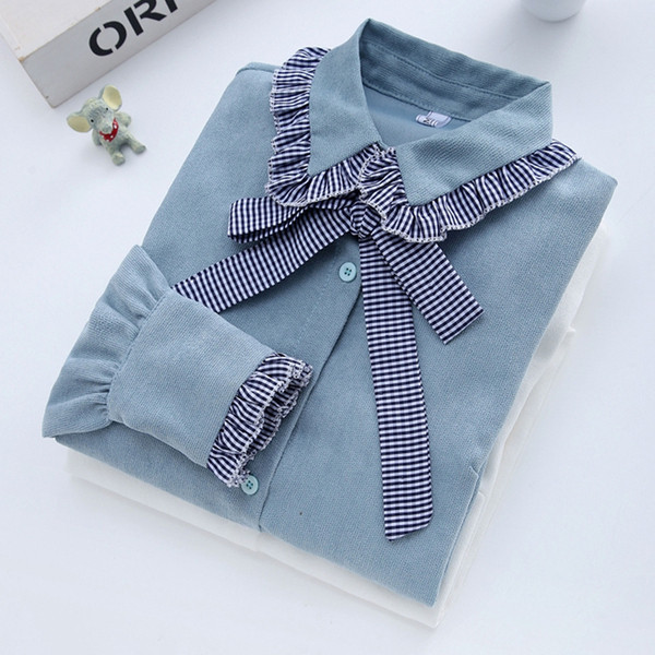 Cămașă elegantă de damă în alb și albastru, cu panglică și nasturi