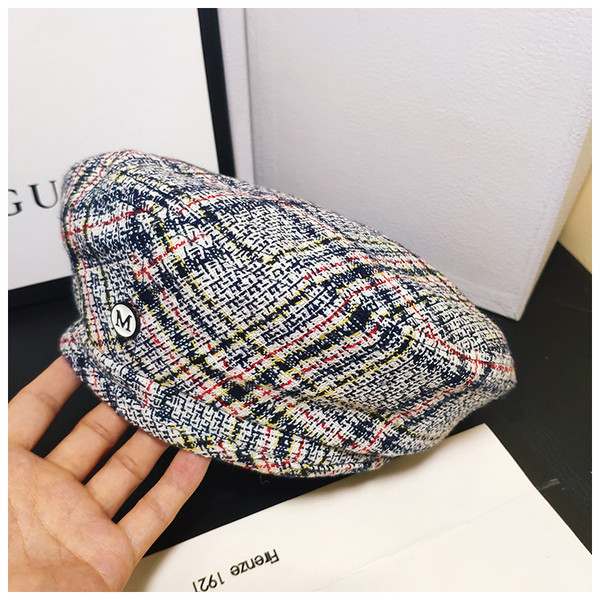 Aktuális női beret típusú sapka három színben