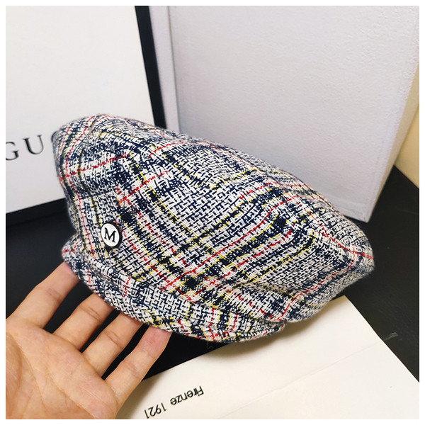 Aktuális női beret típusú sapka három színben