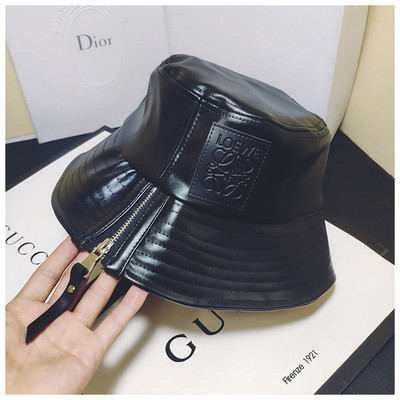 Palarie de dama moderna din piele ecologica cu fermoar de culoare neagra