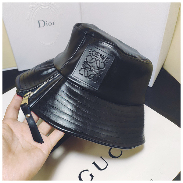 Palarie de dama moderna din piele ecologica cu fermoar de culoare neagra