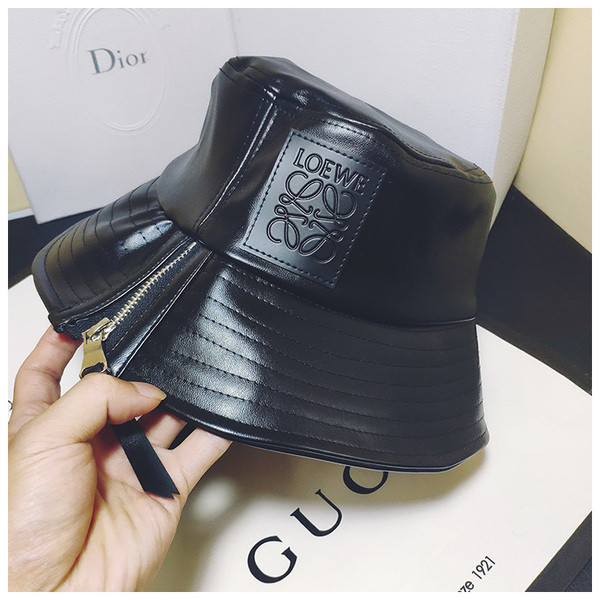 Palarie de dama moderna din piele ecologica cu fermoar de culoare neagra