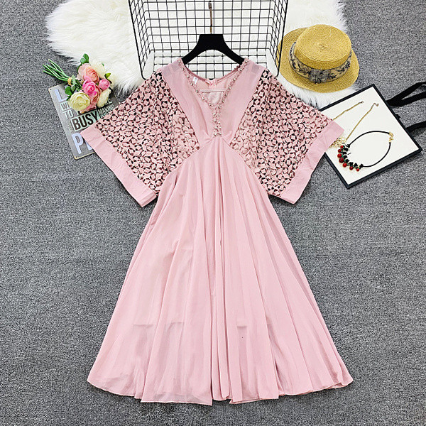 Rochie de dama cu decolteu spitz si maneci din dantela