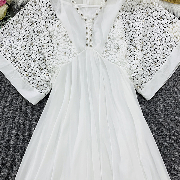 Rochie de dama cu decolteu spitz si maneci din dantela